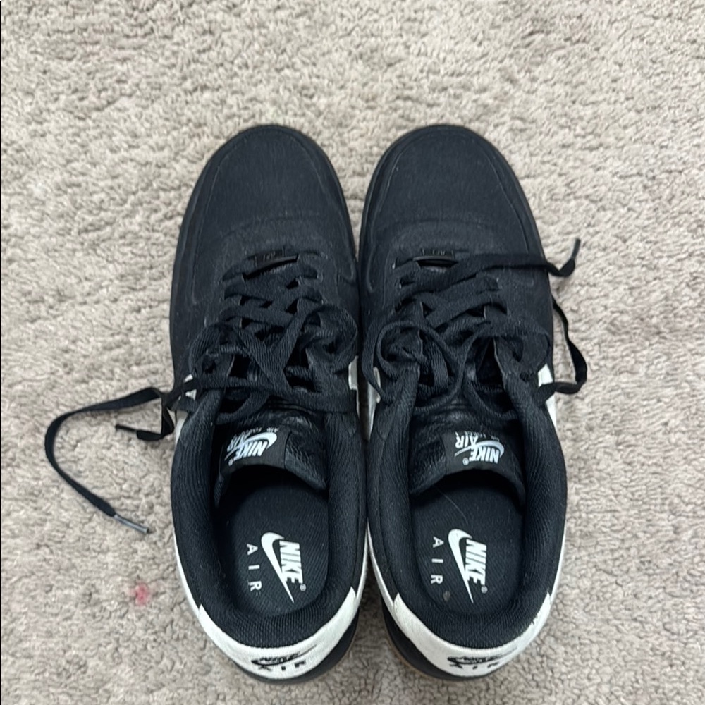 Nike Men's Black White Gum-sole Sneakers - Picture 3 of 5